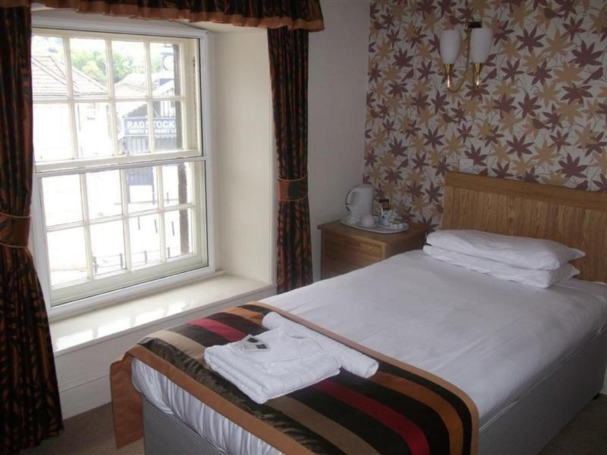 Radstock Hotel Near Bath Екстериор снимка